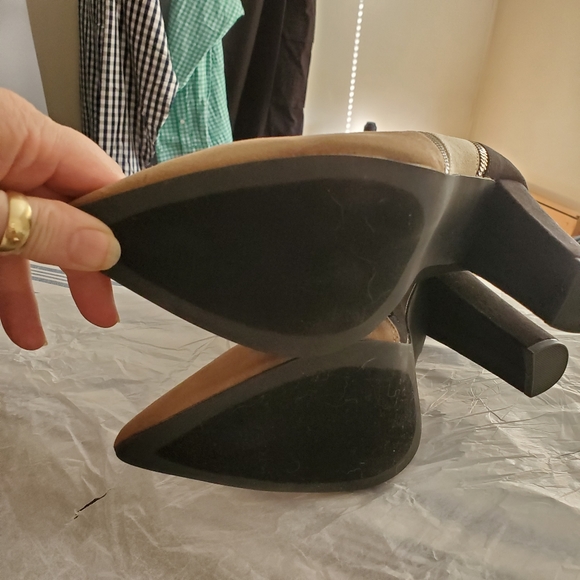 👢 Women's 'Diane' Color Block Ankle Booties - Picture 8 of 9